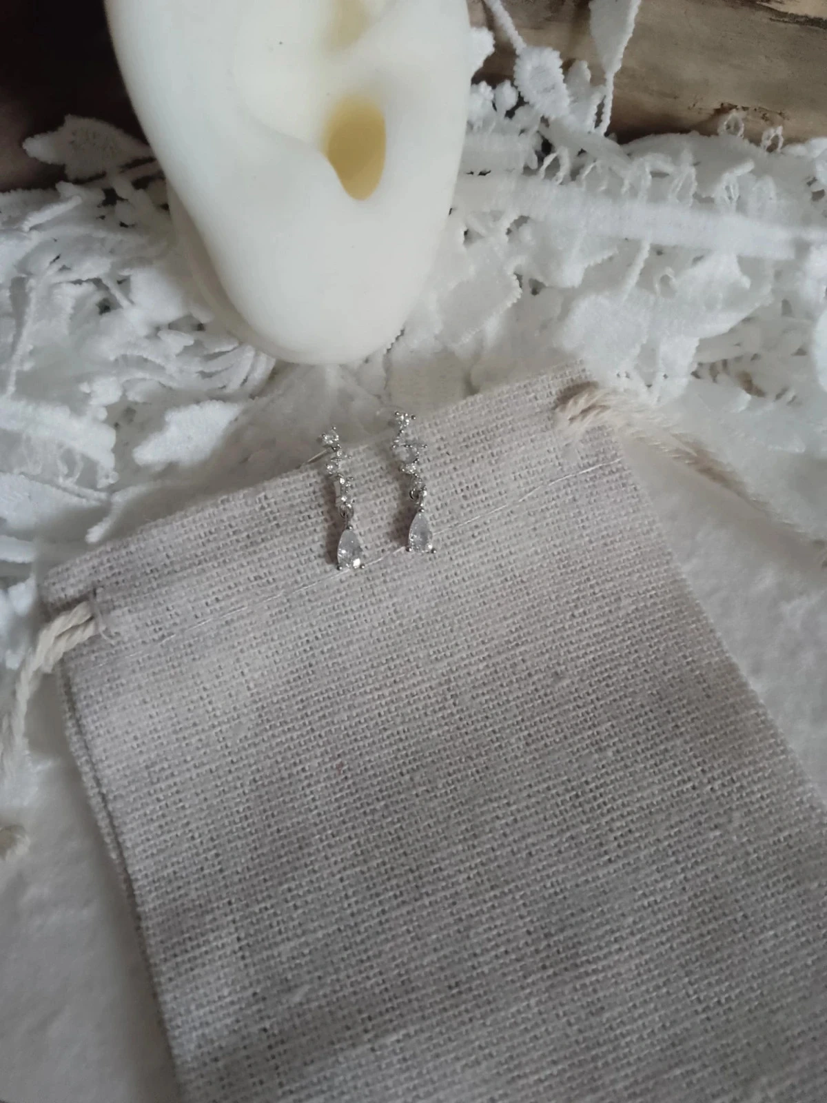 Zilveren oorbellen met witte zirkonia – photo 2
